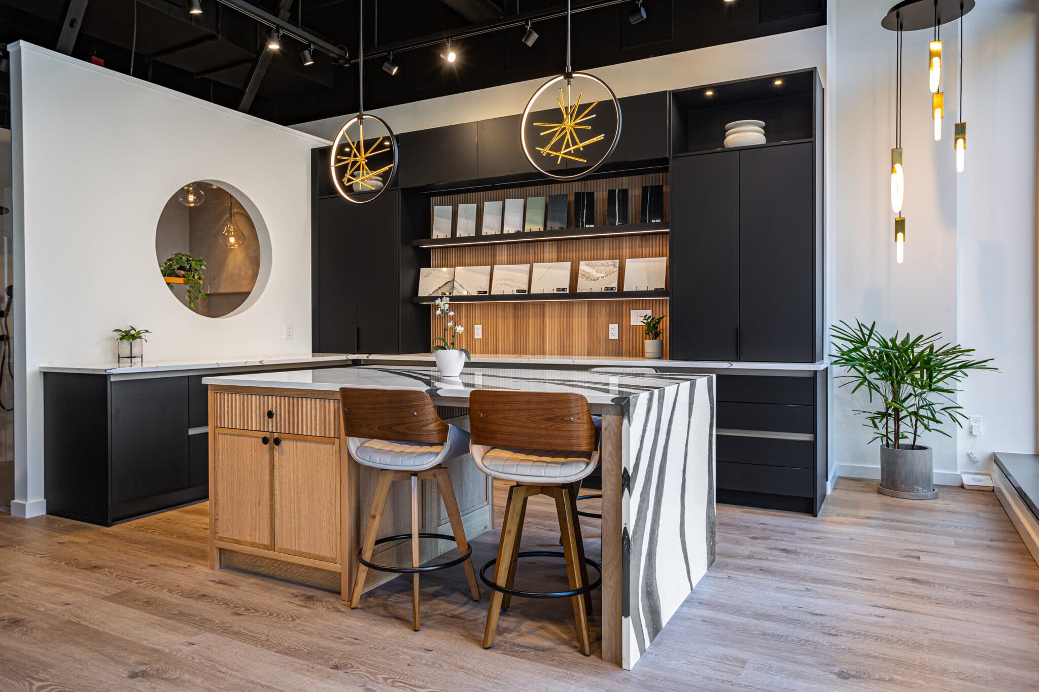 Black & White Oak Display