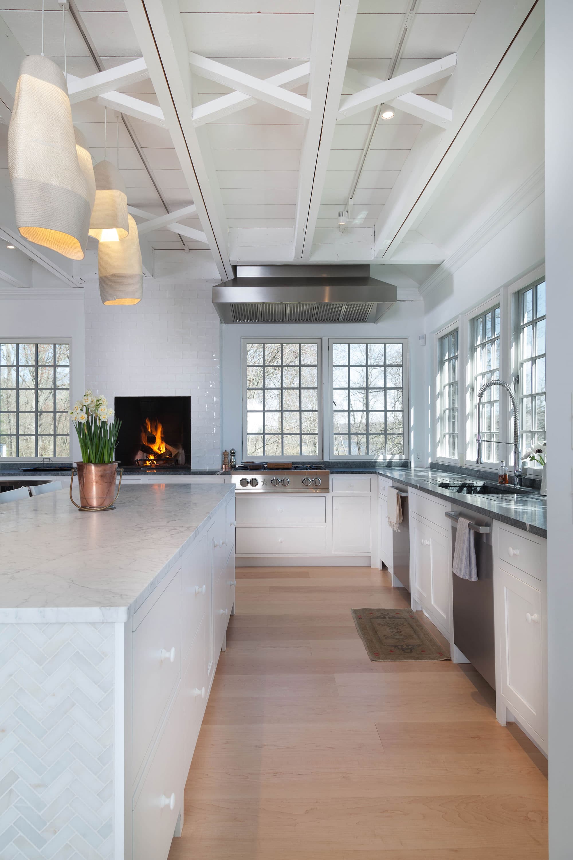 Black & White Shaker Farmhouse Kitchen