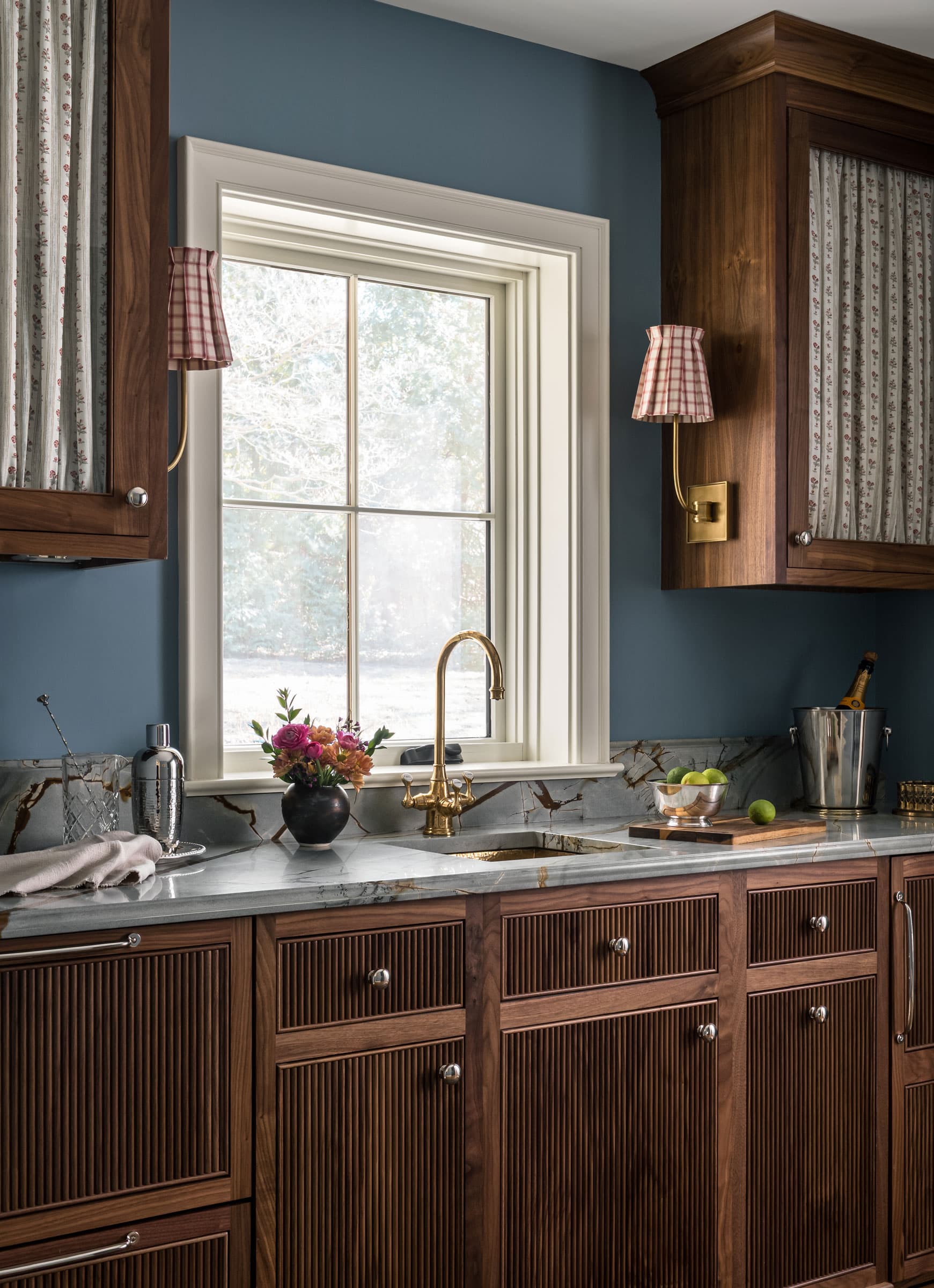 Elegant Wet Bar With Reeded Door